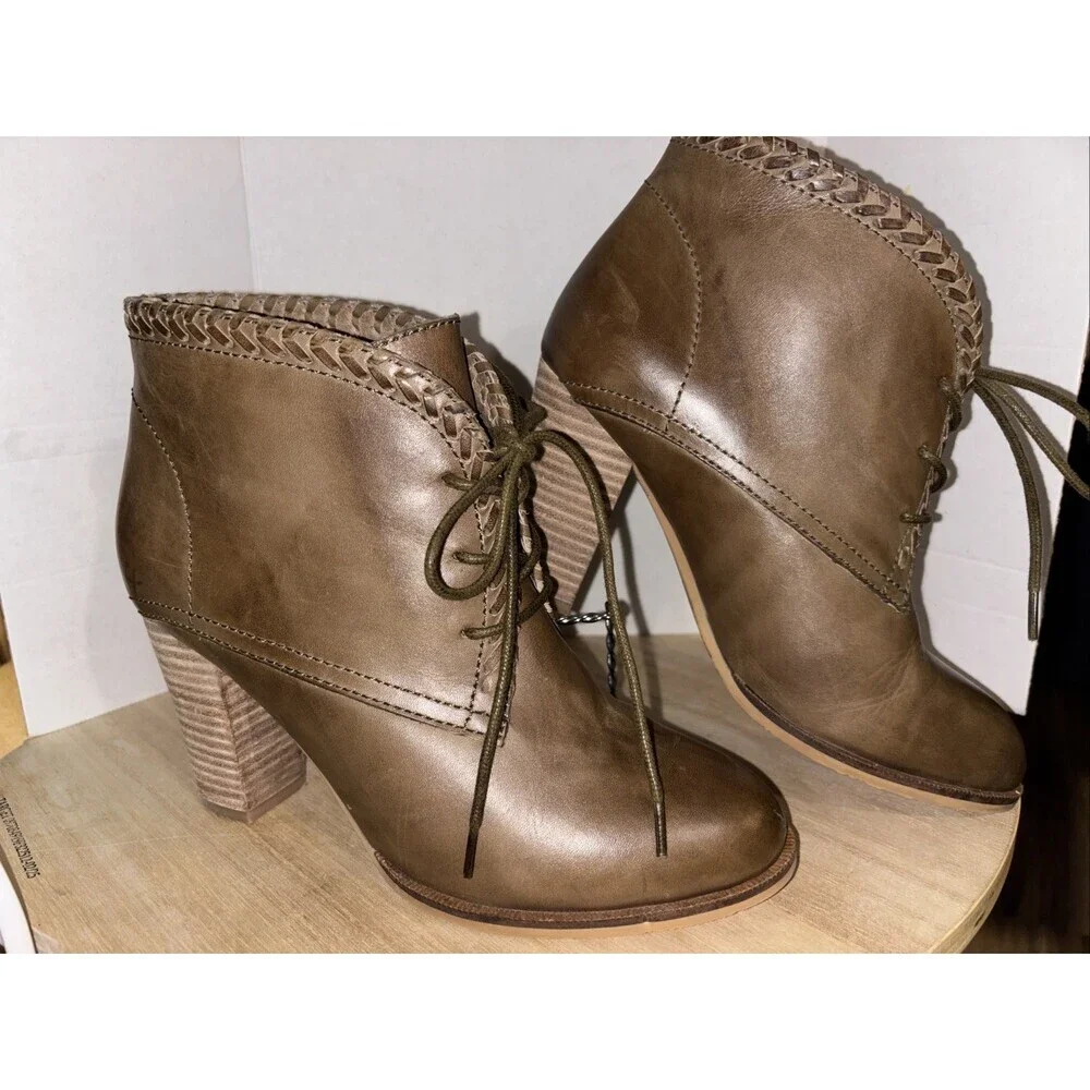 7.5 Antelope Dark Green Leather Boots Wooden Heel Sz 38 Rubber Sole - Picture 1 of 8
